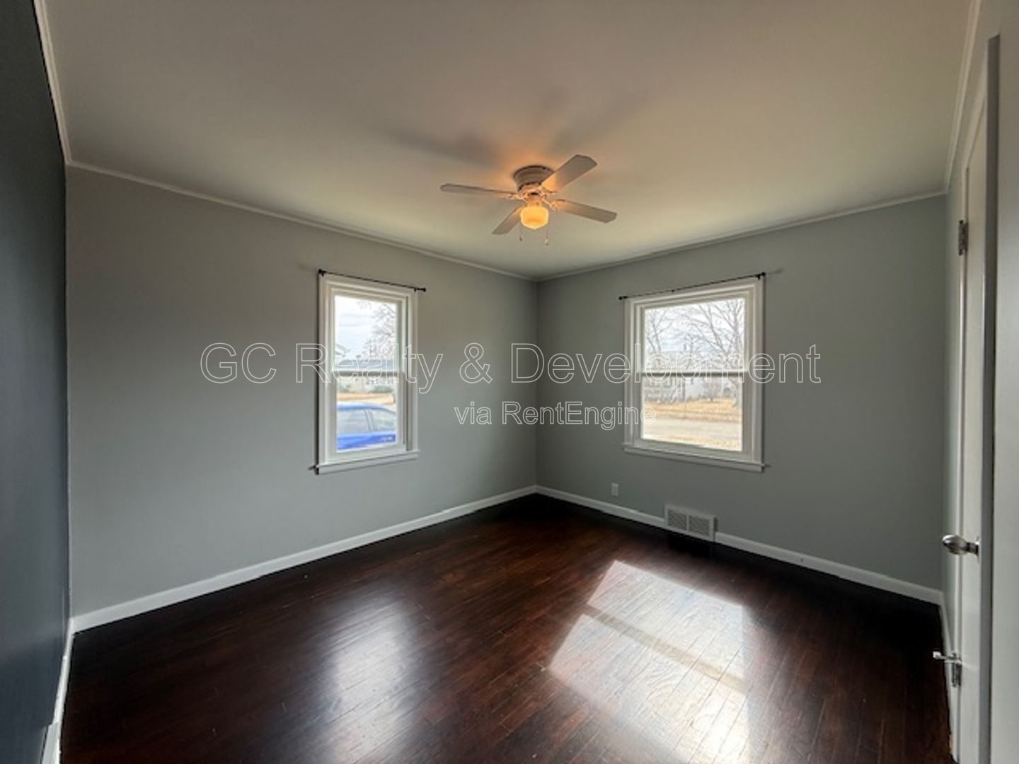 ***2 BDRM / BASEMENT / DETACHED GARAGE / RECENTLY UPDATED / HARDWOOD FLOORS *** property image