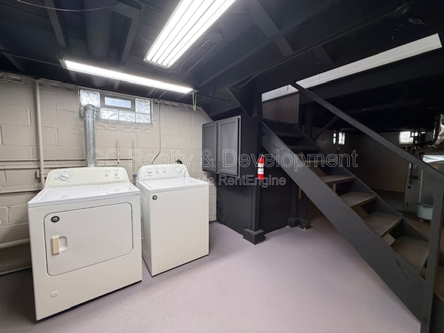 ***2 BDRM / BASEMENT / DETACHED GARAGE / RECENTLY UPDATED / HARDWOOD FLOORS *** property image