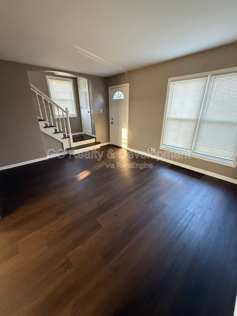 *** 2 BDRM - 1 BTH / HARDWOOD FLOORING / W&D HOOK-UPS / FULL BSMT / PET FRIENDLY *** property image