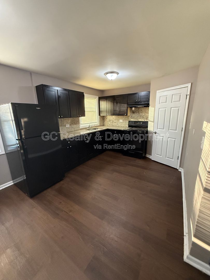 *** 2 BDRM - 1 BTH / HARDWOOD FLOORING / W&D HOOK-UPS / FULL BSMT / PET FRIENDLY *** property image