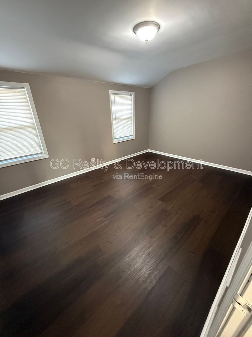 *** 2 BDRM - 1 BTH / HARDWOOD FLOORING / W&D HOOK-UPS / FULL BSMT / PET FRIENDLY *** property image