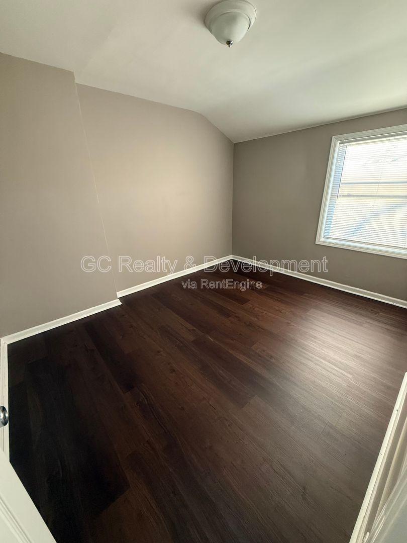 *** 2 BDRM - 1 BTH / HARDWOOD FLOORING / W&D HOOK-UPS / FULL BSMT / PET FRIENDLY *** property image