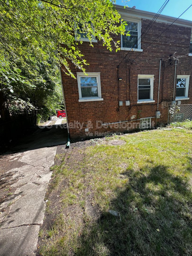*** 2 BDRM - 1 BTH / HARDWOOD FLOORING / W&D HOOK-UPS / FULL BSMT / PET FRIENDLY *** property image