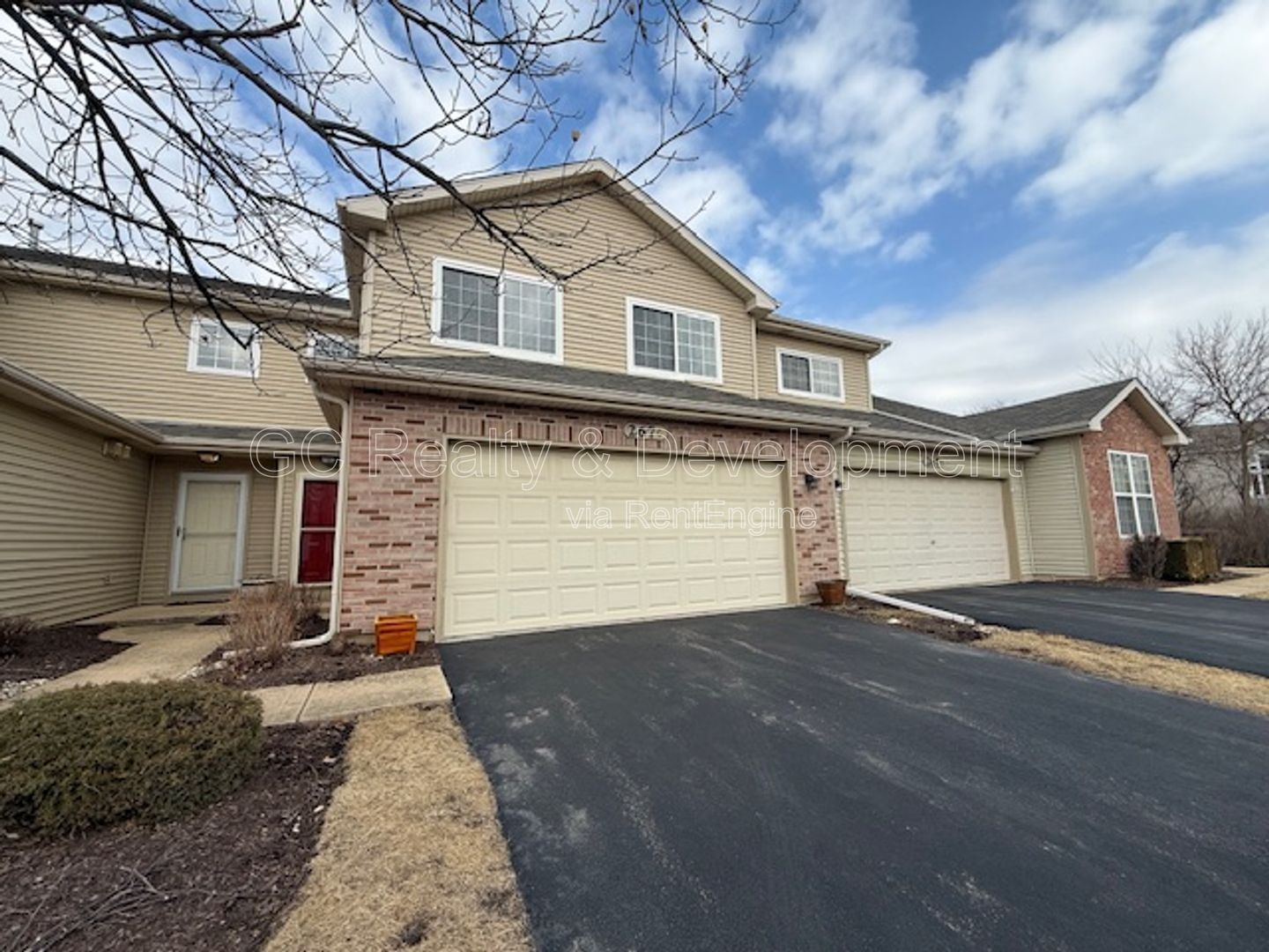 *** RECENTLY UPDATED / 3 BDRM - 2 BTH / HARDWOOD FLOORS / ATTACHED GARAGE / SS APPL *** property image