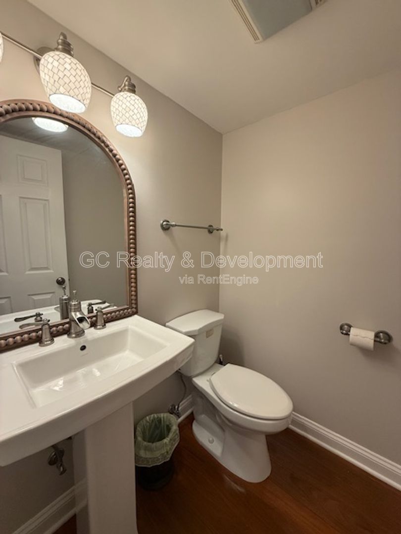 *** RECENTLY UPDATED / 3 BDRM - 2 BTH / HARDWOOD FLOORS / ATTACHED GARAGE / SS APPL *** property image