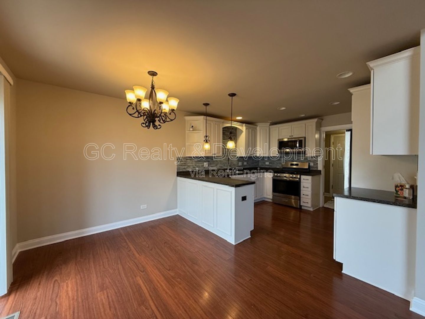 *** RECENTLY UPDATED / 3 BDRM - 2 BTH / HARDWOOD FLOORS / ATTACHED GARAGE / SS APPL *** property image