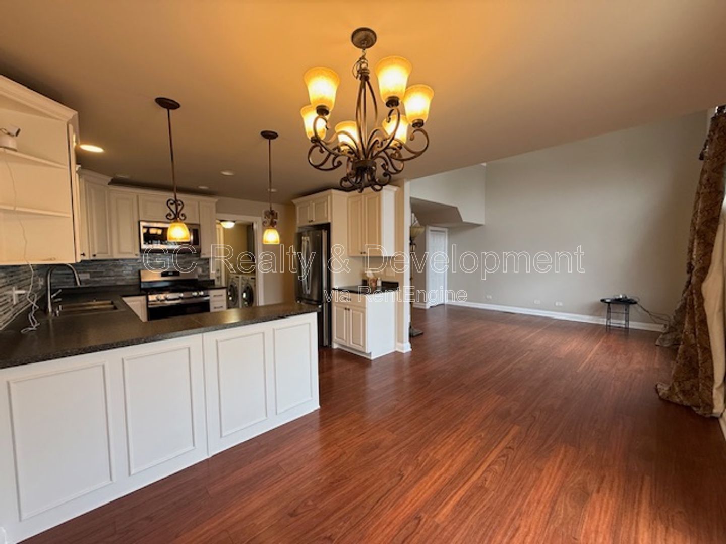 *** RECENTLY UPDATED / 3 BDRM - 2 BTH / HARDWOOD FLOORS / ATTACHED GARAGE / SS APPL *** property image