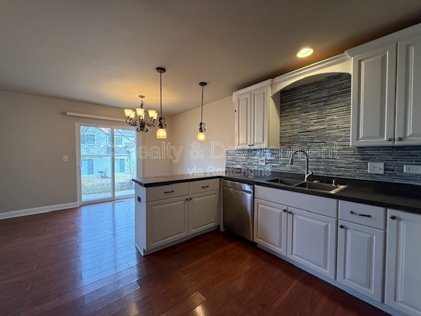 *** RECENTLY UPDATED / 3 BDRM - 2 BTH / HARDWOOD FLOORS / ATTACHED GARAGE / SS APPL *** property image