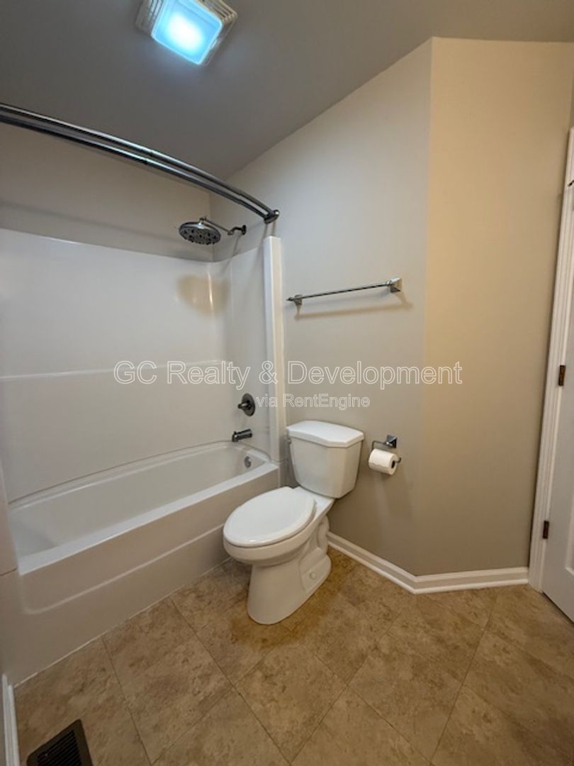 *** RECENTLY UPDATED / 3 BDRM - 2 BTH / HARDWOOD FLOORS / ATTACHED GARAGE / SS APPL *** property image