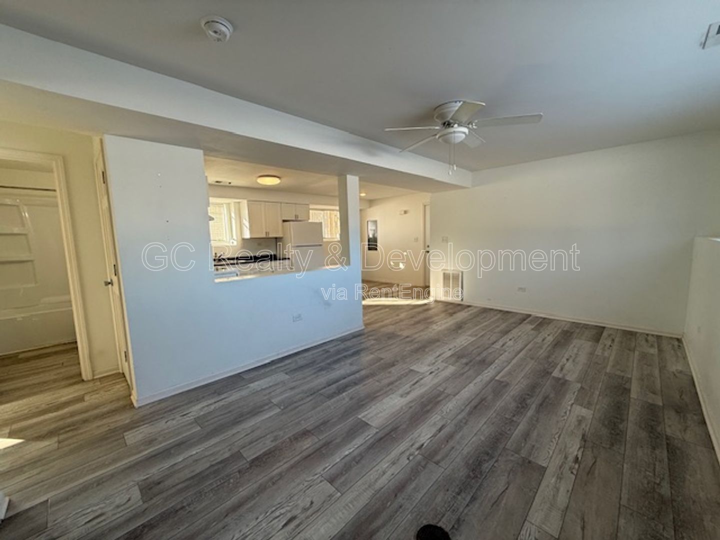 *** 2ND FLOOR UNIT / RECENTLY UPDATED / GARAGE PARKING AVAIL / LAUNDRY ON SITE *** property image