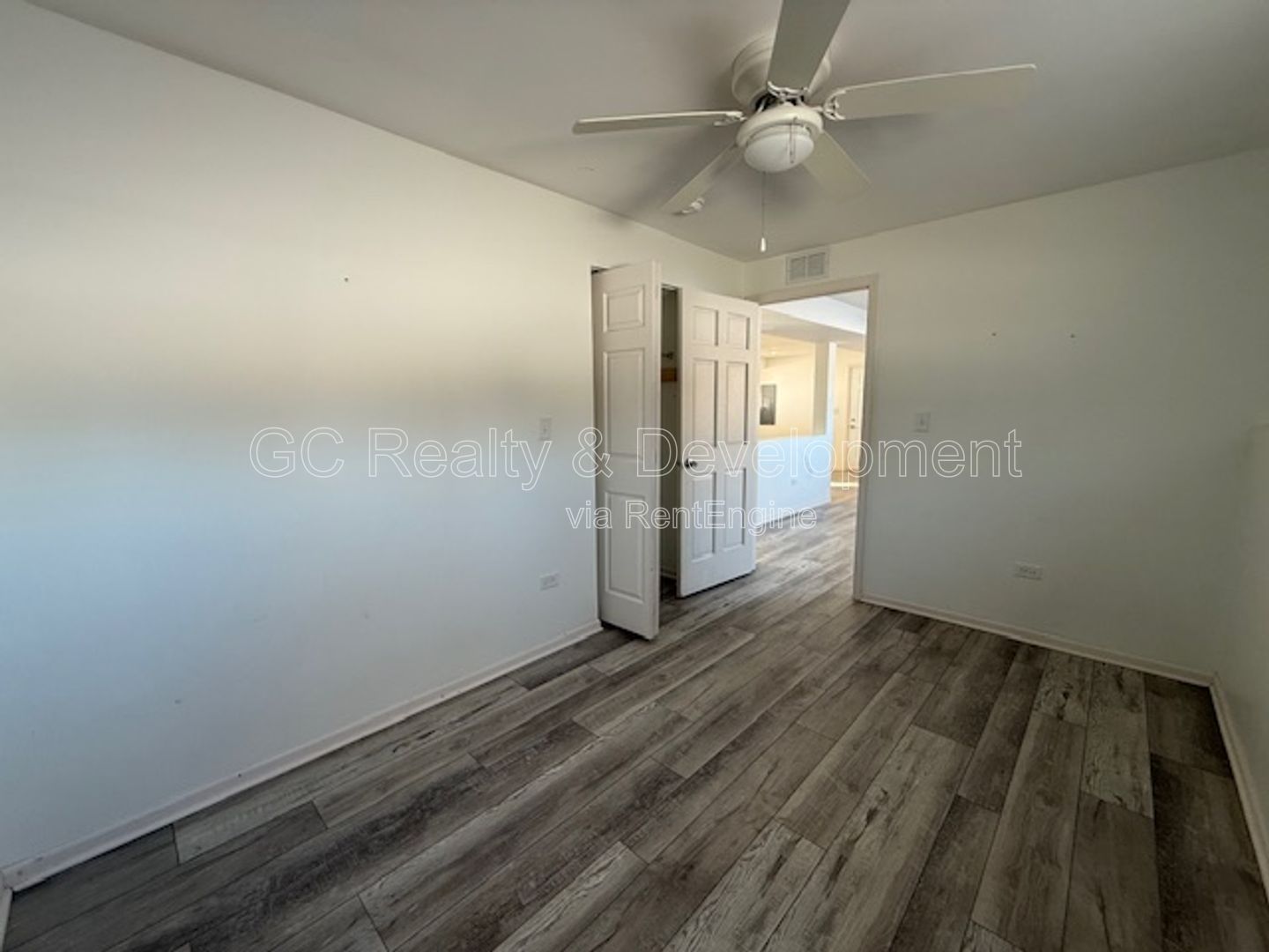 *** 2ND FLOOR UNIT / RECENTLY UPDATED / GARAGE PARKING AVAIL / LAUNDRY ON SITE *** property image