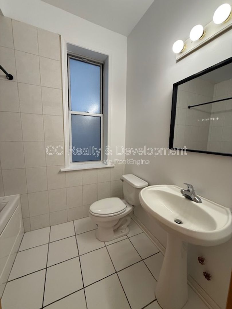 *** RECENTLY UPDATED / SS APPL / PET FRIENDLY / STORAGE UNIT / IN UNIT LAUNDRY *** property image