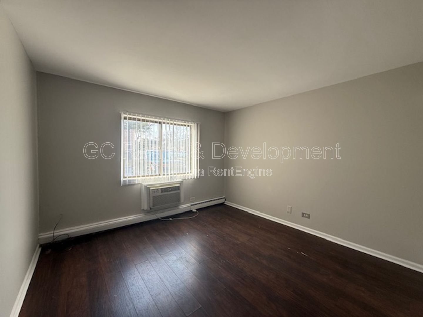 *** 2 BDRM / ONLY PAY ELECTRIC / LAUNDRY ON SITE / PARKING INCL *** property image