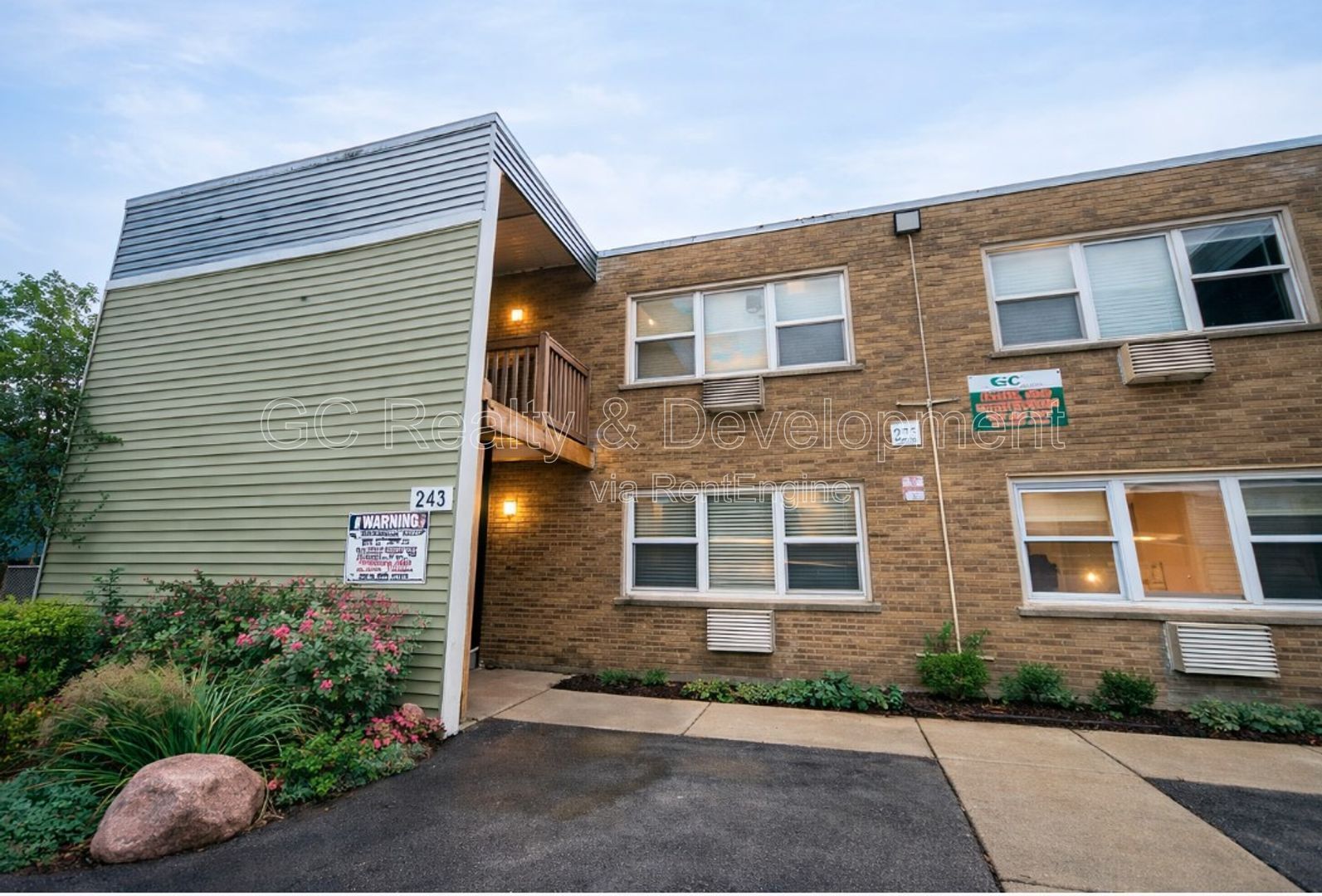 *** 2 BDRM / PET FRIENDLY / ONLY PAY ELECTRIC / 2 PARKING SPOTS *** property image