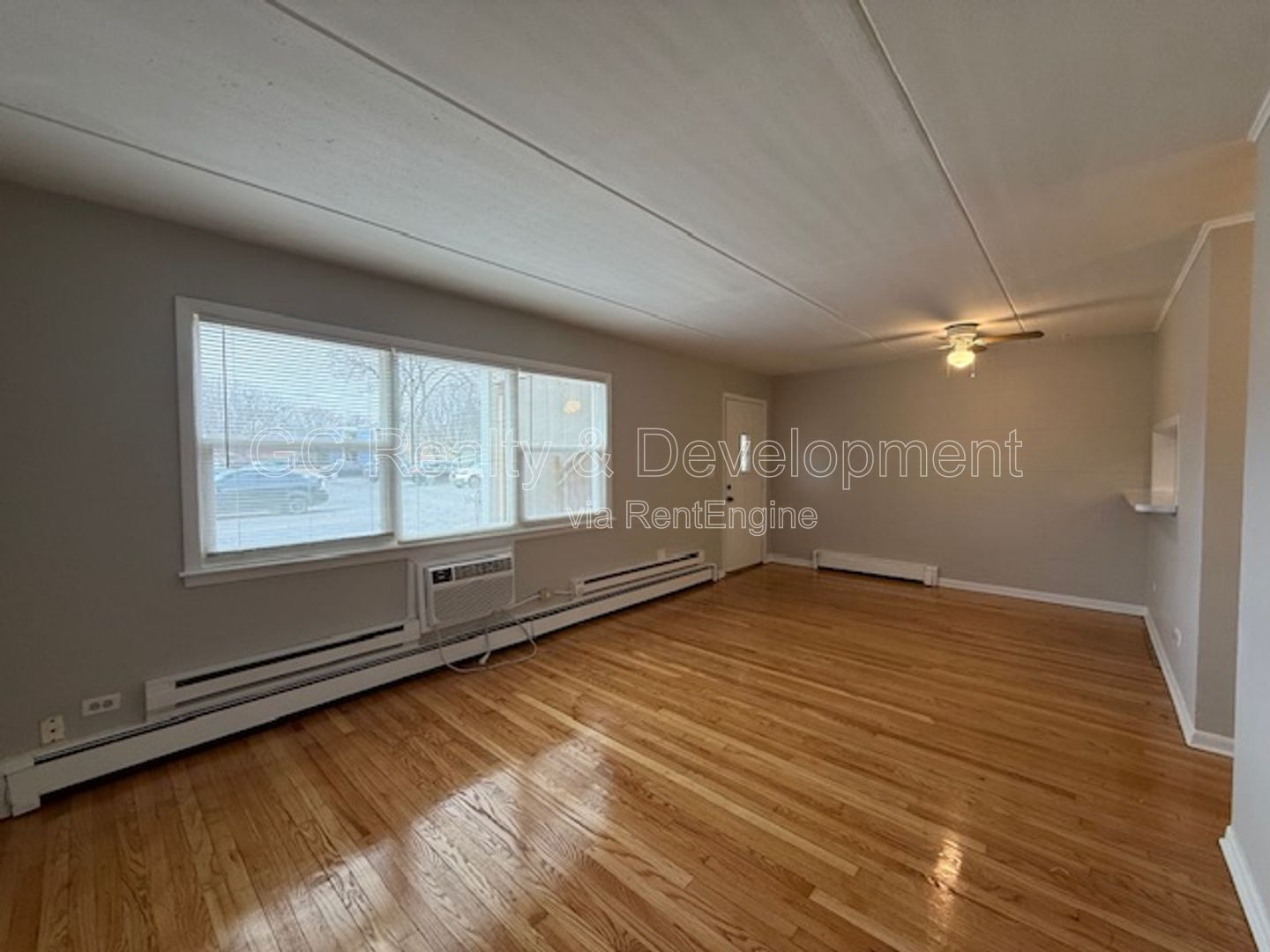 *** 2 BDRM / PET FRIENDLY / ONLY PAY ELECTRIC / 2 PARKING SPOTS *** property image