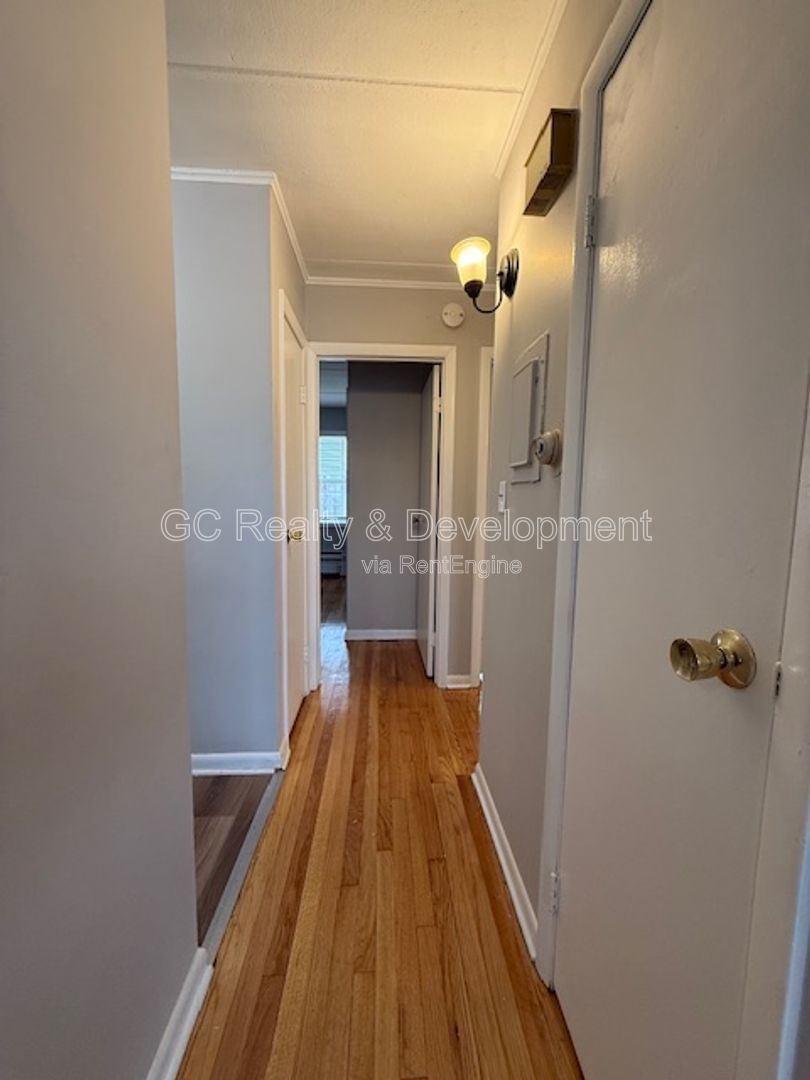 *** 2 BDRM / PET FRIENDLY / ONLY PAY ELECTRIC / 2 PARKING SPOTS *** property image