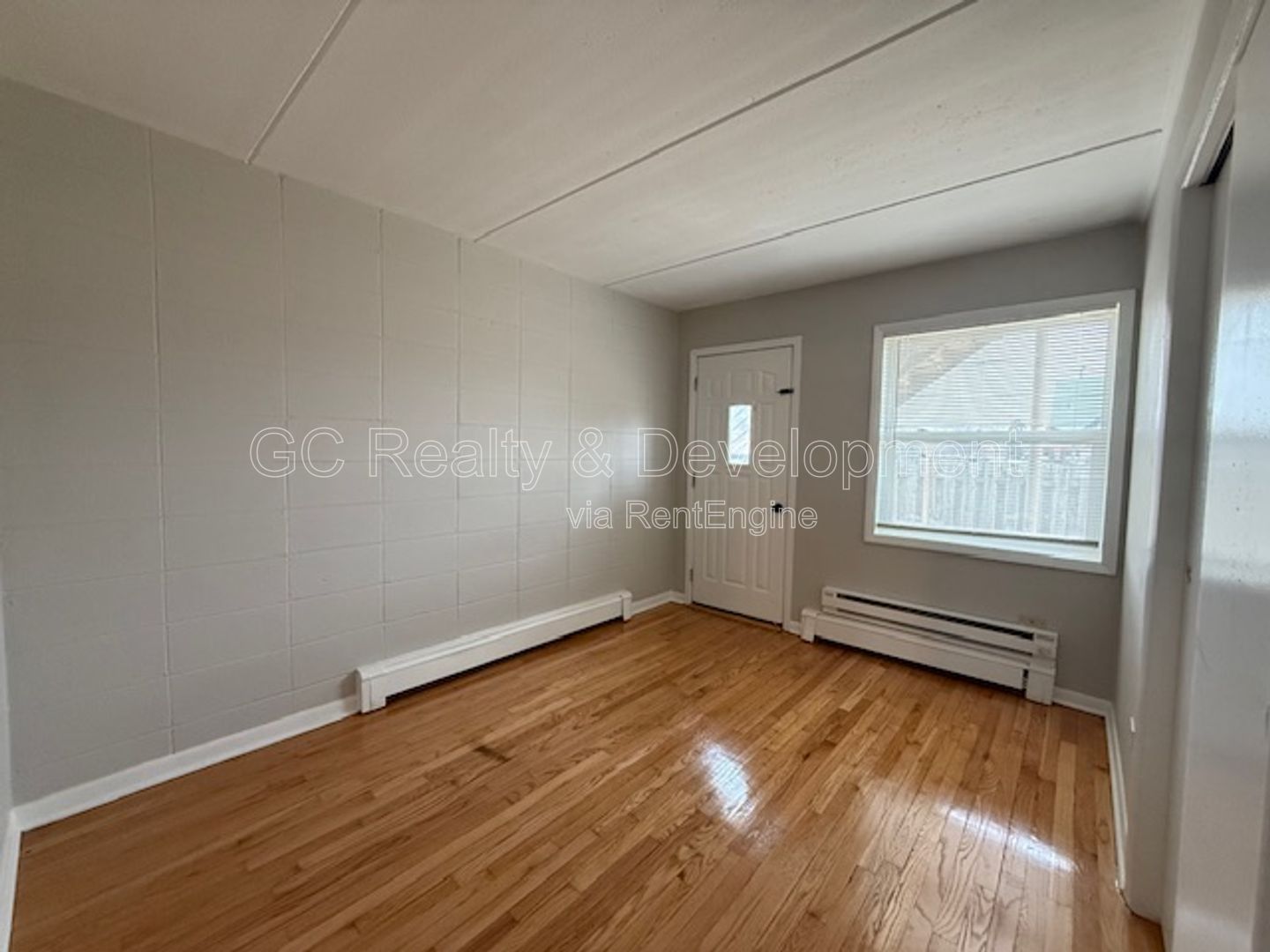 *** 2 BDRM / PET FRIENDLY / ONLY PAY ELECTRIC / 2 PARKING SPOTS *** property image