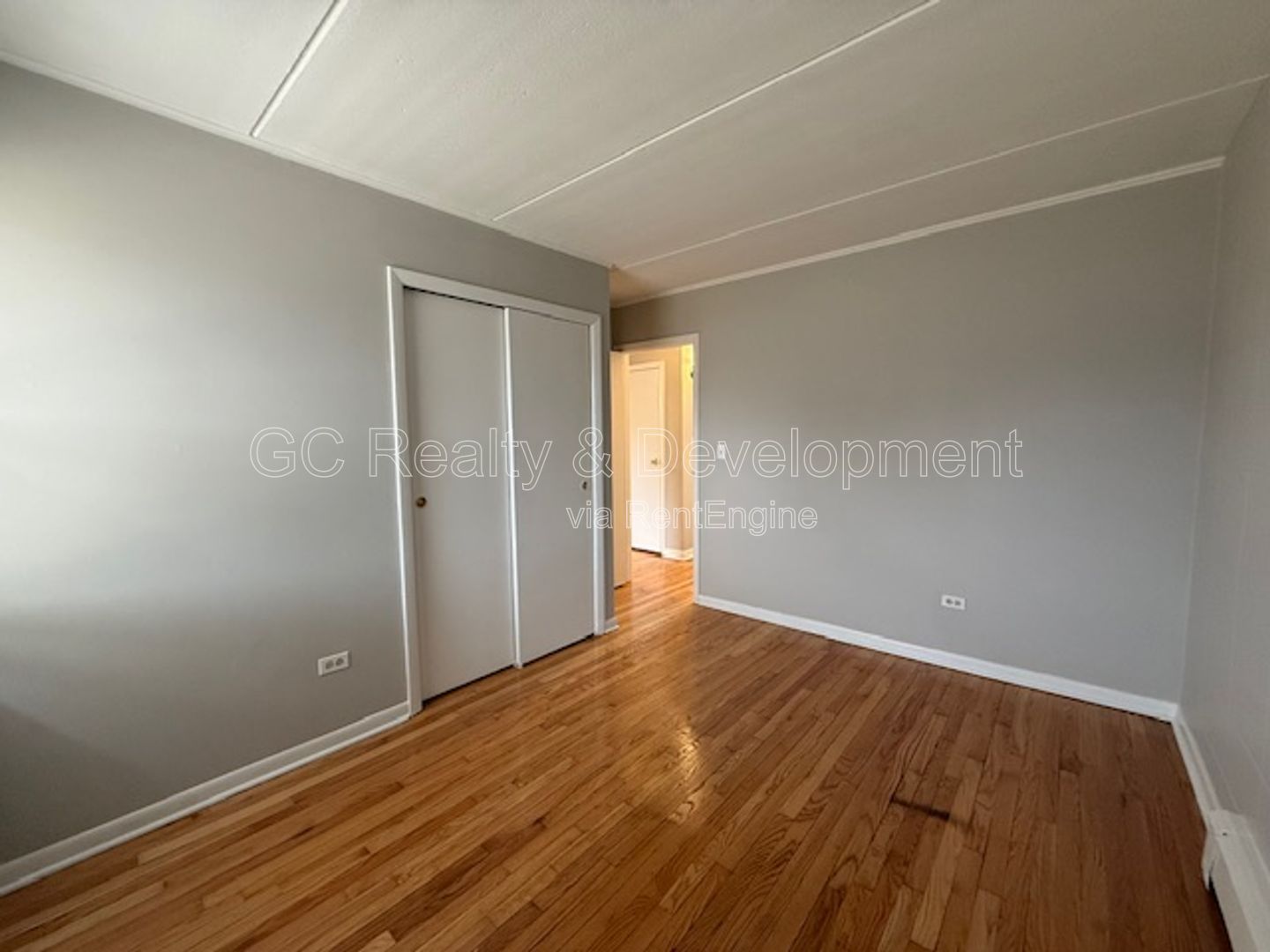 *** 2 BDRM / PET FRIENDLY / ONLY PAY ELECTRIC / 2 PARKING SPOTS *** property image