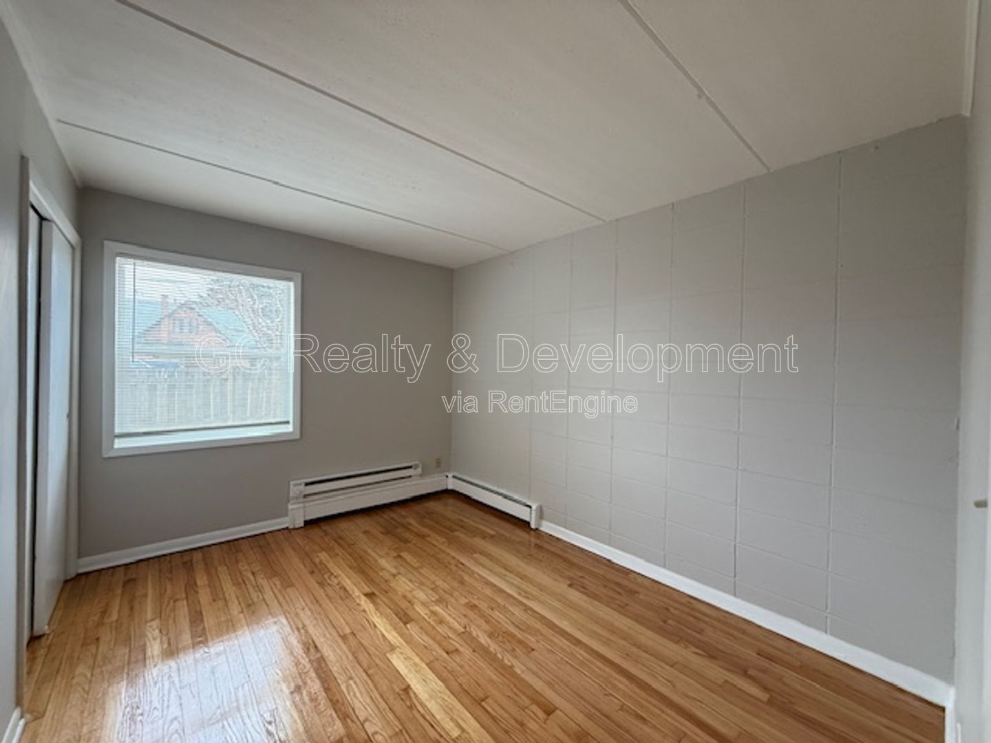 *** 2 BDRM / PET FRIENDLY / ONLY PAY ELECTRIC / 2 PARKING SPOTS *** property image