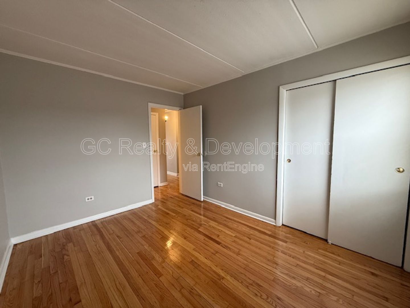 *** 2 BDRM / PET FRIENDLY / ONLY PAY ELECTRIC / 2 PARKING SPOTS *** property image