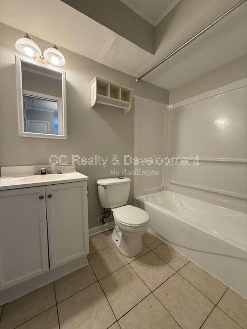 *** 2 BDRM / PET FRIENDLY / ONLY PAY ELECTRIC / 2 PARKING SPOTS *** property image