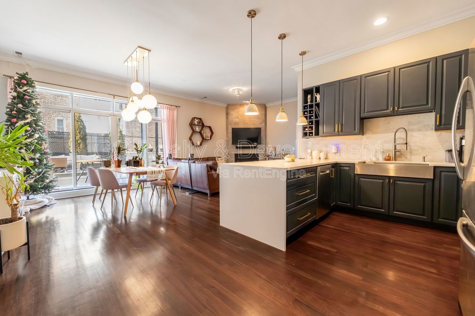 *** UKRAINIAN VILLAGE / 3 BDRM - 2 BTH / 1500+ SQFT / LUXURIOUS BALCONYS / HEATED GARAGE *** property image