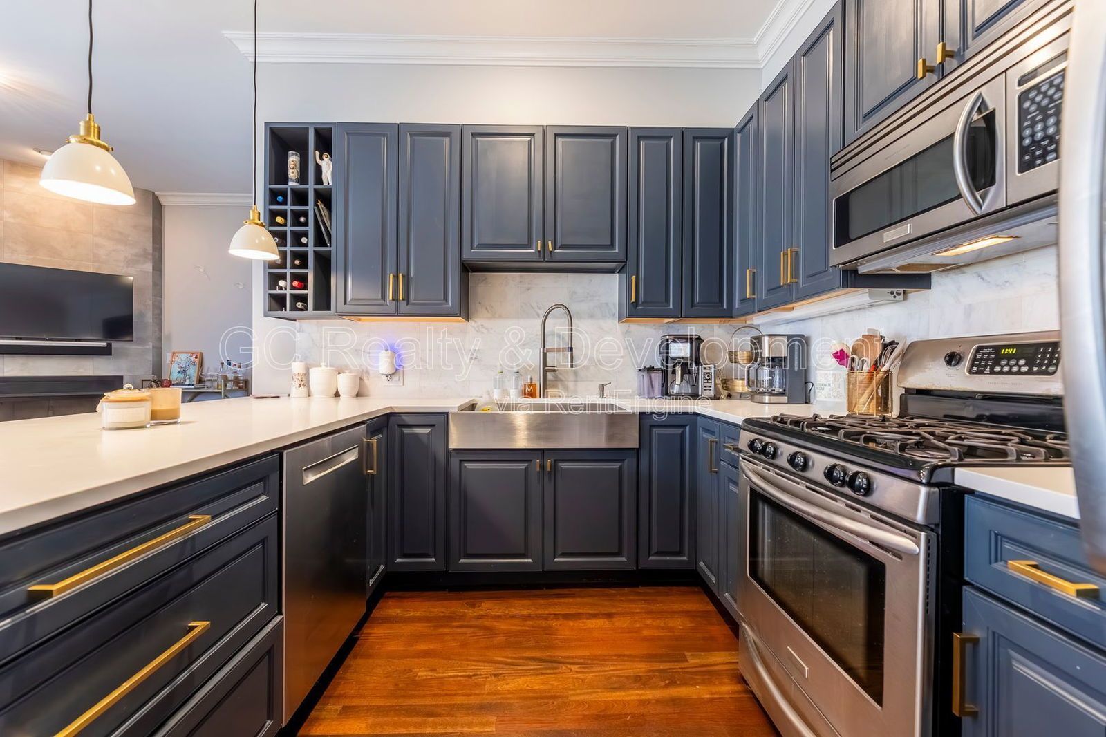 *** UKRAINIAN VILLAGE / 3 BDRM - 2 BTH / 1500+ SQFT / LUXURIOUS BALCONYS / HEATED GARAGE *** property image