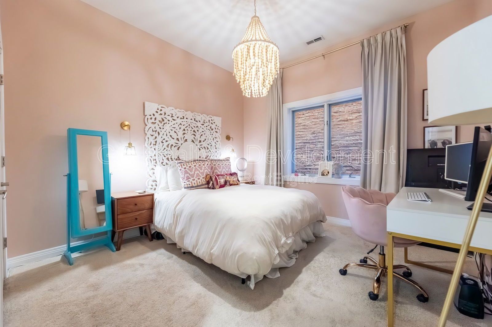 *** UKRAINIAN VILLAGE / 3 BDRM - 2 BTH / 1500+ SQFT / LUXURIOUS BALCONYS / HEATED GARAGE *** property image