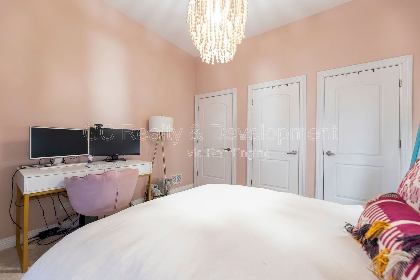 *** UKRAINIAN VILLAGE / 3 BDRM - 2 BTH / 1500+ SQFT / LUXURIOUS BALCONYS / HEATED GARAGE *** property image