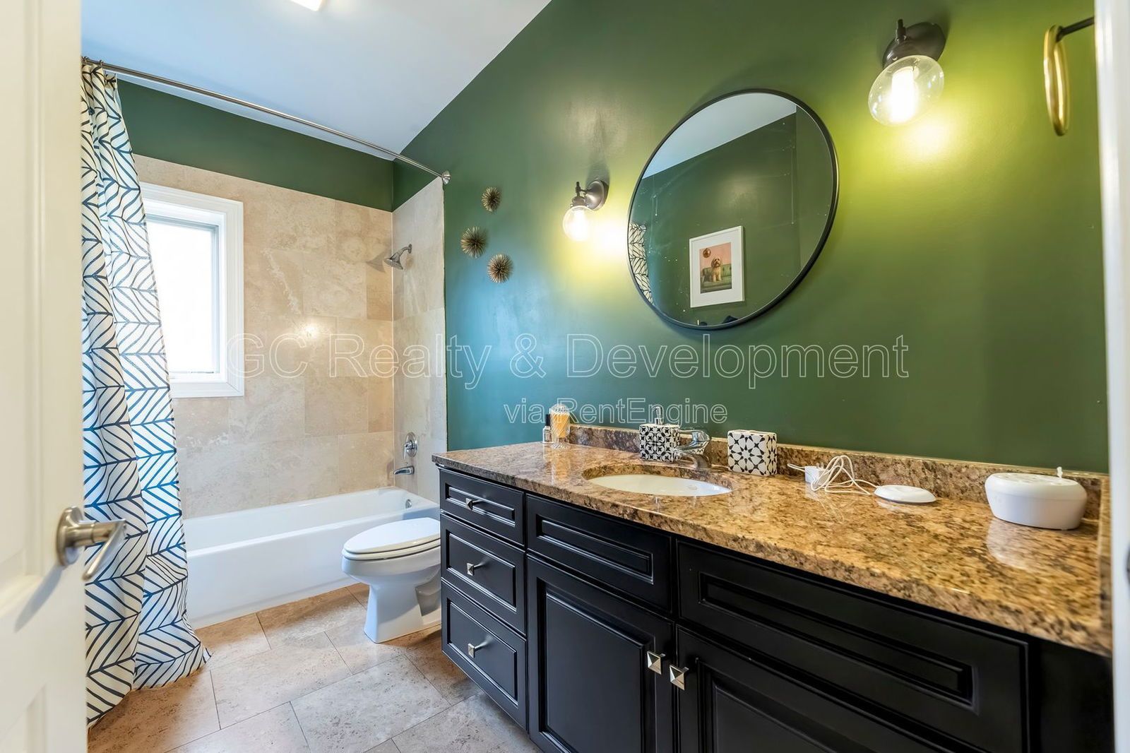 *** UKRAINIAN VILLAGE / 3 BDRM - 2 BTH / 1500+ SQFT / LUXURIOUS BALCONYS / HEATED GARAGE *** property image