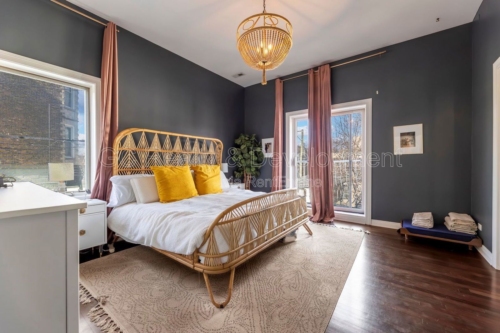 *** UKRAINIAN VILLAGE / 3 BDRM - 2 BTH / 1500+ SQFT / LUXURIOUS BALCONYS / HEATED GARAGE *** property image