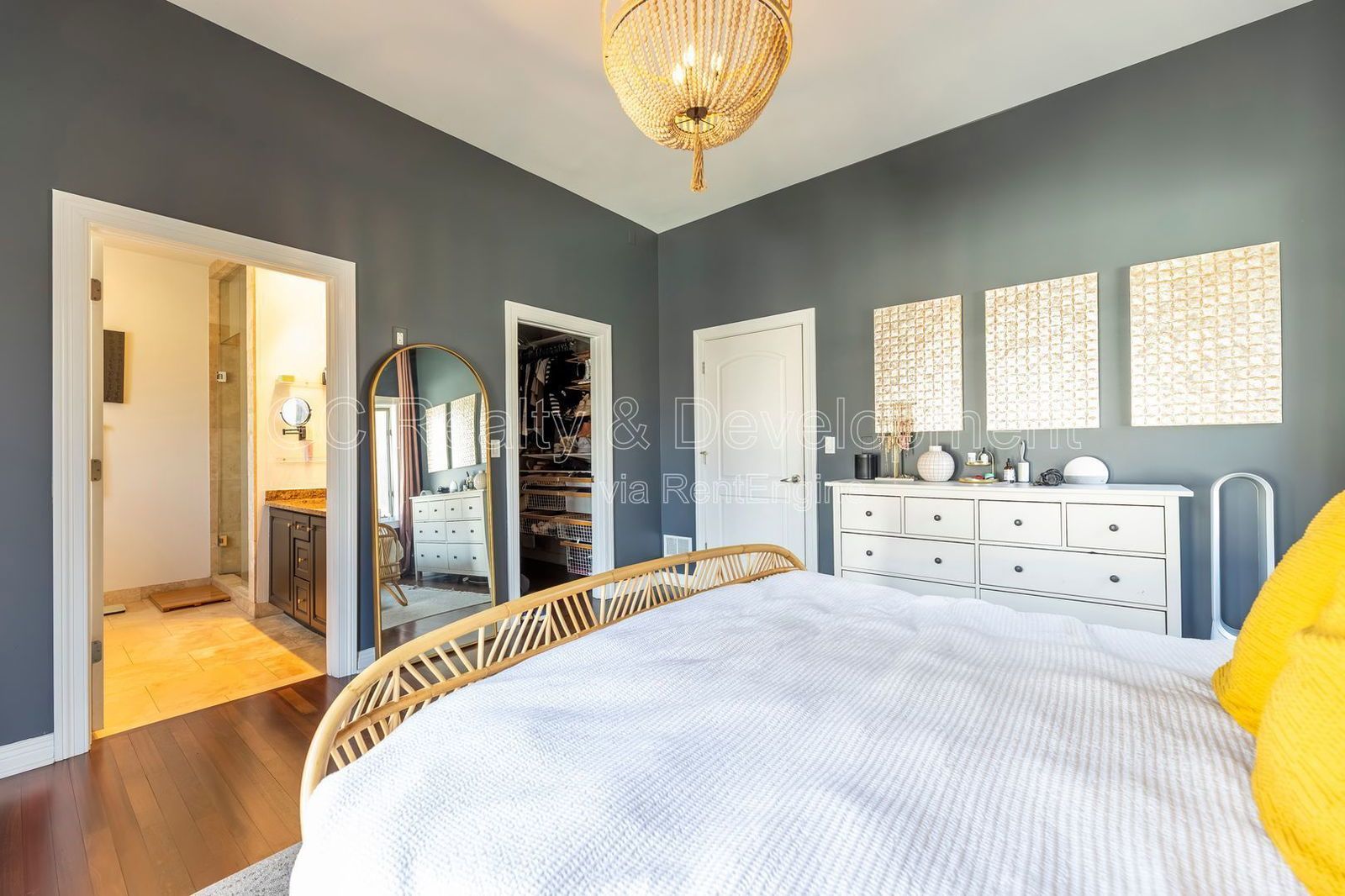 *** UKRAINIAN VILLAGE / 3 BDRM - 2 BTH / 1500+ SQFT / LUXURIOUS BALCONYS / HEATED GARAGE *** property image