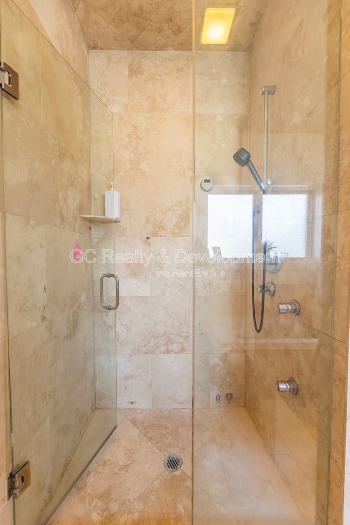 *** UKRAINIAN VILLAGE / 3 BDRM - 2 BTH / 1500+ SQFT / LUXURIOUS BALCONYS / HEATED GARAGE *** property image