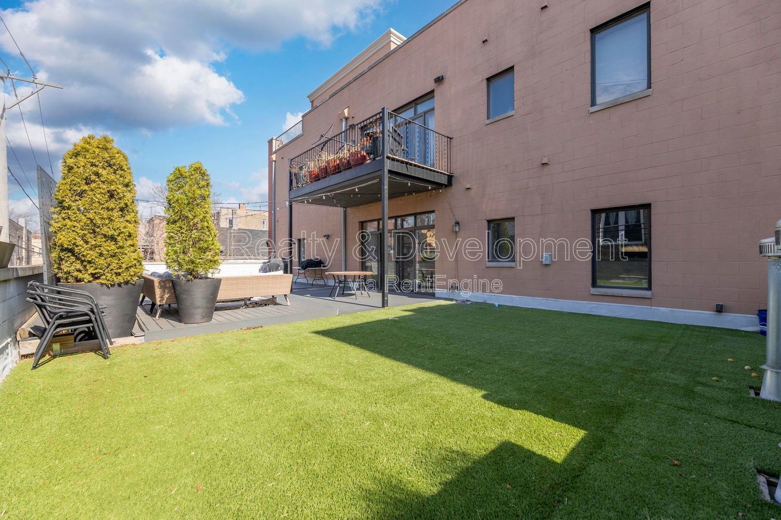 *** UKRAINIAN VILLAGE / 3 BDRM - 2 BTH / 1500+ SQFT / LUXURIOUS BALCONYS / HEATED GARAGE *** property image