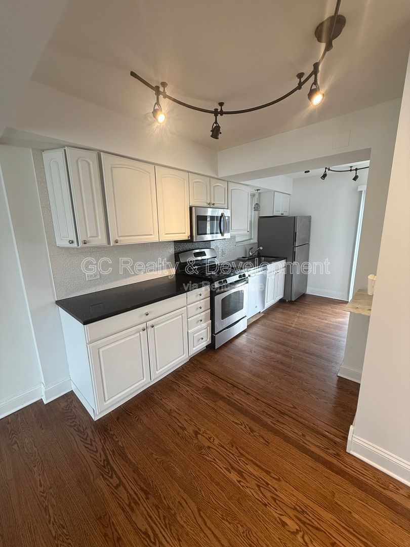 *** COMING SOON 3/15/26! / 3 BDRM - 2 BTH / SSL APPL / IN UNIT LAUNDRY / FENCED YARD / PET FRIENDLY / HARDWOOD FLOORS *** property image