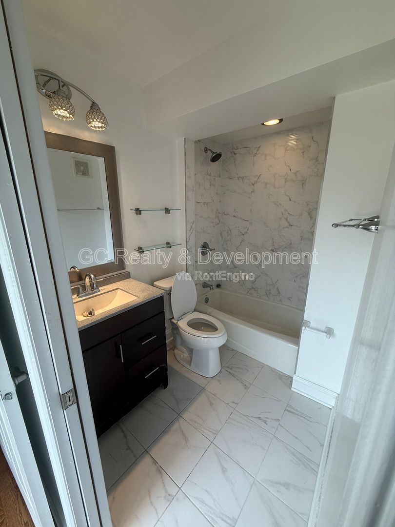 *** COMING SOON 3/15/26! / 3 BDRM - 2 BTH / SSL APPL / IN UNIT LAUNDRY / FENCED YARD / PET FRIENDLY / HARDWOOD FLOORS *** property image