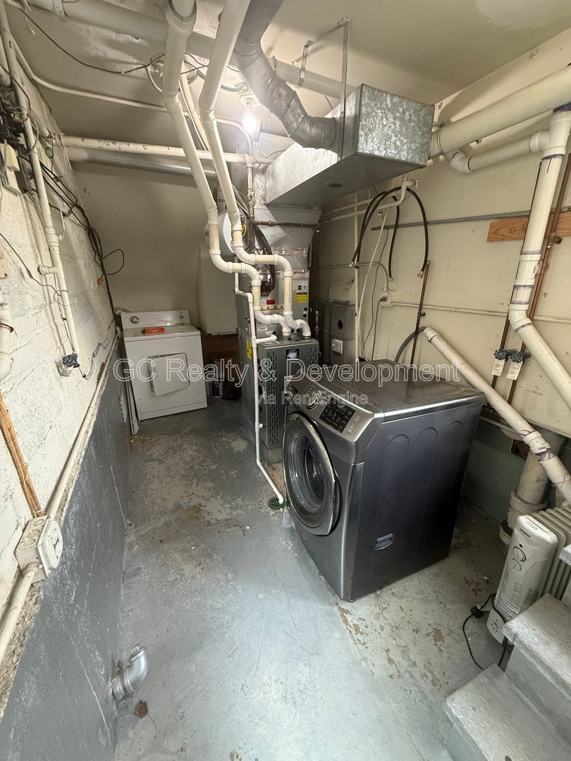 *** COMING SOON 3/15/26! / 3 BDRM - 2 BTH / SSL APPL / IN UNIT LAUNDRY / FENCED YARD / PET FRIENDLY / HARDWOOD FLOORS *** property image