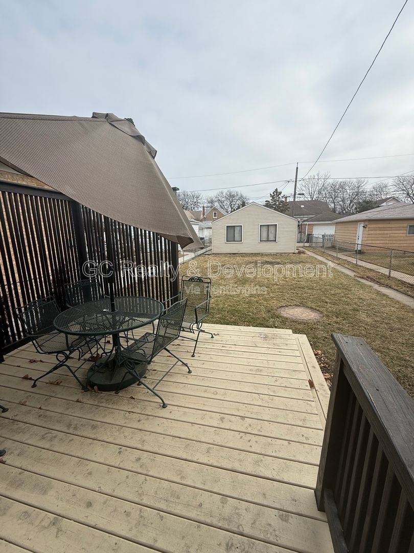 *** COMING SOON 3/15/26! / 3 BDRM - 2 BTH / SSL APPL / IN UNIT LAUNDRY / FENCED YARD / PET FRIENDLY / HARDWOOD FLOORS *** property image