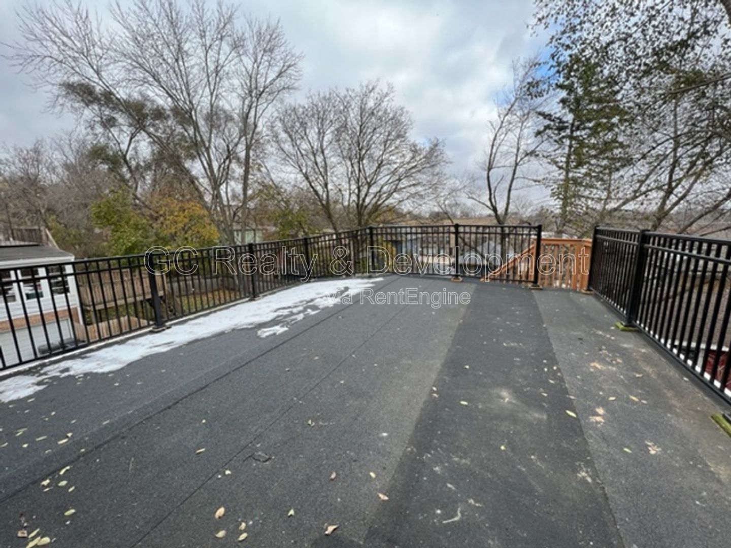 *** UPDATED / 2 BDRM - 1 BTH / APPL INCL / NEW CARPET / FRESH PAINT / LAUNDRY IN UNIT *** property image