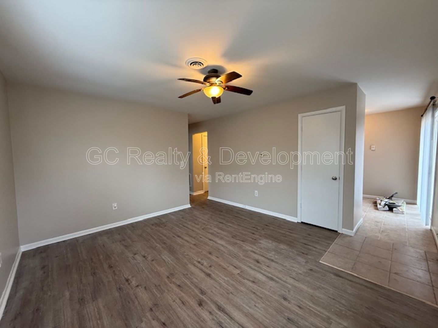 *** 2 BDRM - 1 BTH / IN UNIT LAUNDRY / PARKING INCL / CENTRAL AC *** property image