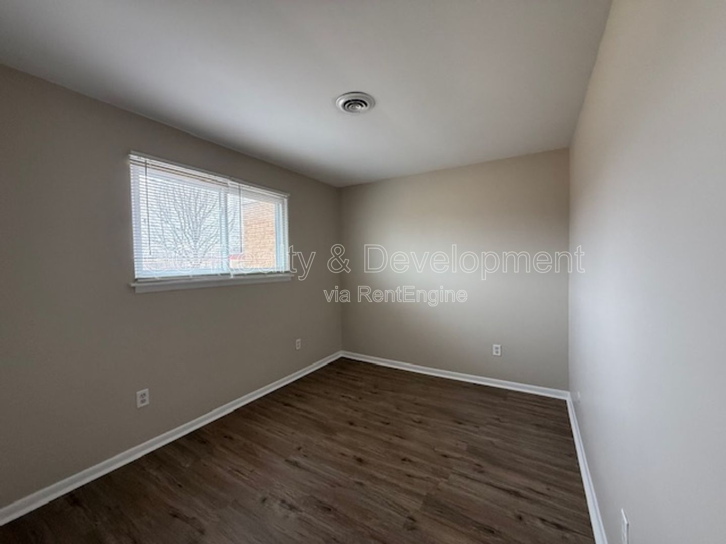 *** 2 BDRM - 1 BTH / IN UNIT LAUNDRY / PARKING INCL / CENTRAL AC *** property image