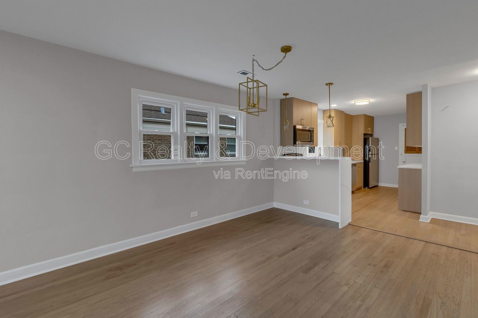 *** 2ND FLOOR UNIT / 3 BDRM / RECENTLY UPDATED / PARKING INCL / NATURAL LIGHTING *** property image
