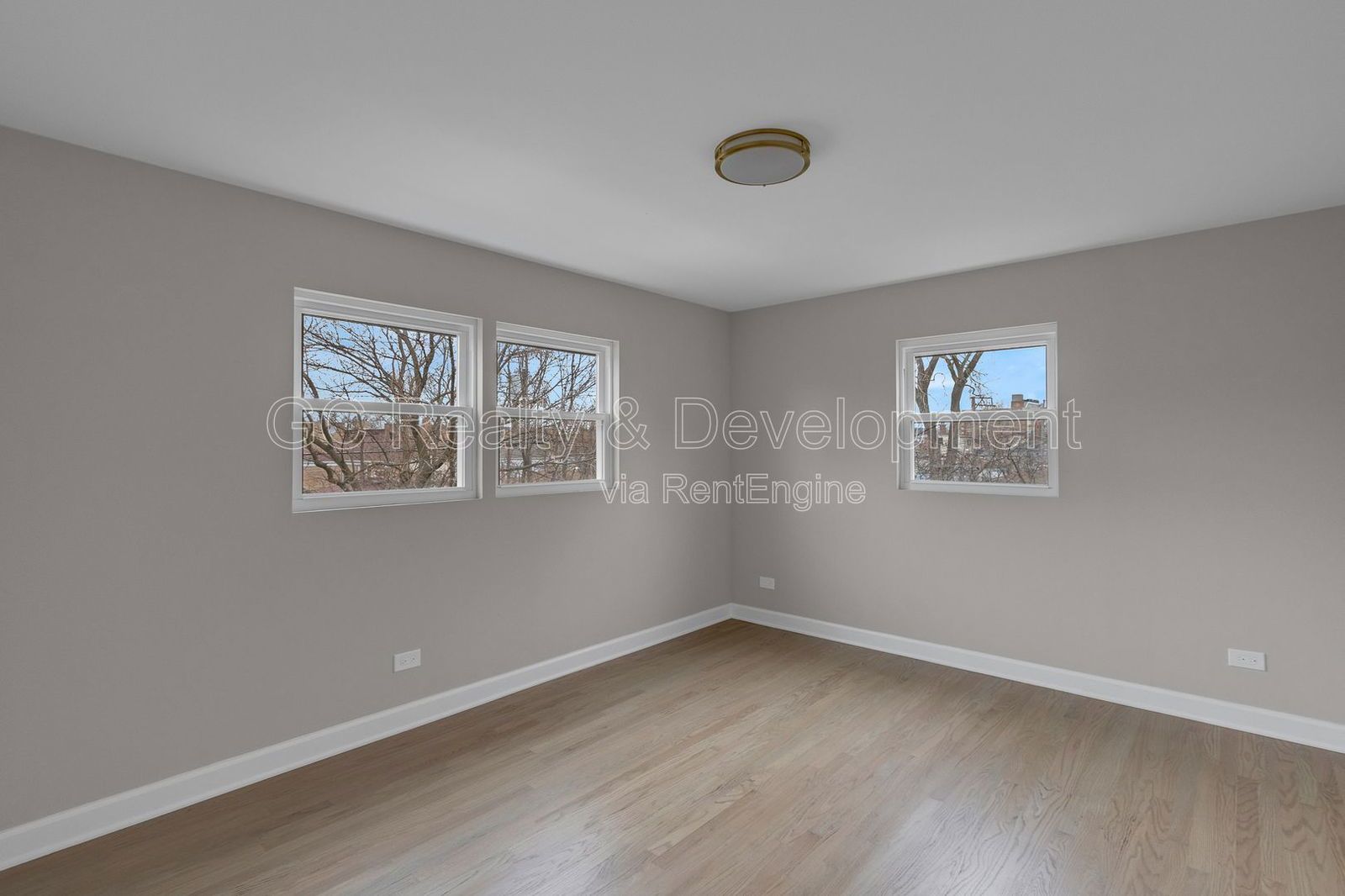 *** 2ND FLOOR UNIT / 3 BDRM / RECENTLY UPDATED / PARKING INCL / NATURAL LIGHTING *** property image
