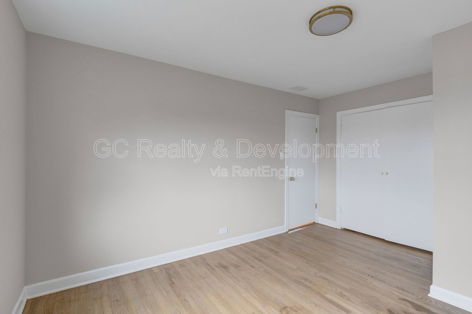*** 2ND FLOOR UNIT / 3 BDRM / RECENTLY UPDATED / PARKING INCL / NATURAL LIGHTING *** property image