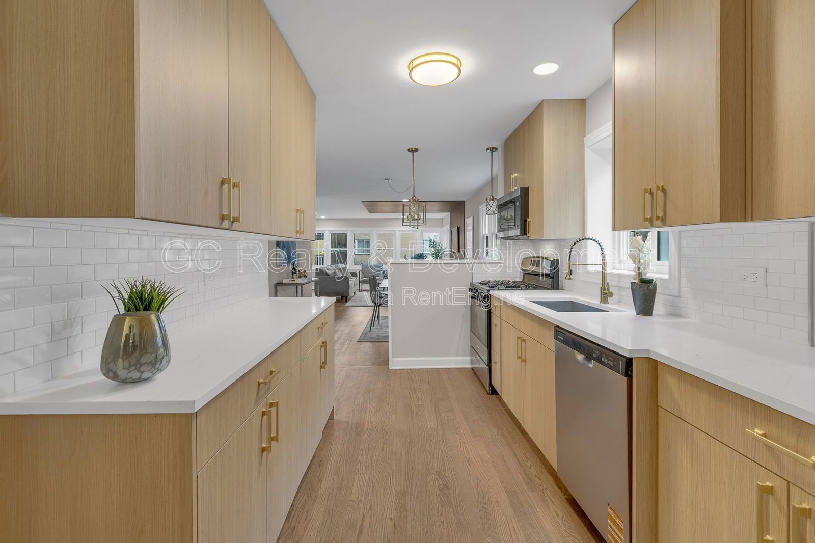 *** WEST RIDGE / UPDATED THROUGHOUT / FLAT RATE UTILITY FEE / FREE LAUNDRY ON SITE / PARKING INCL *** property image