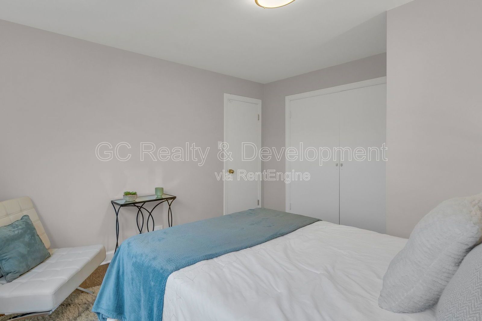 *** WEST RIDGE / UPDATED THROUGHOUT / FLAT RATE UTILITY FEE / FREE LAUNDRY ON SITE / PARKING INCL *** property image