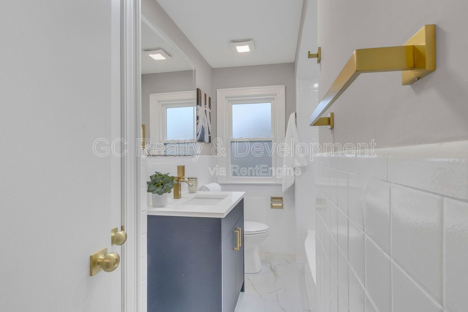 *** WEST RIDGE / UPDATED THROUGHOUT / FLAT RATE UTILITY FEE / FREE LAUNDRY ON SITE / PARKING INCL *** property image