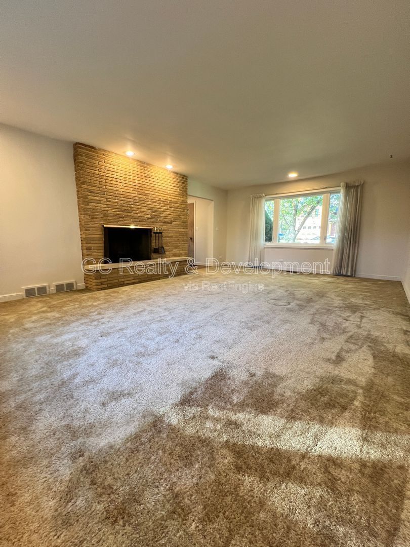 ***  COMING SOON 4/15/26! / 1/2 ACRE LOT / HUGE LIVABLE BASEMENT / STAINLESS APPL / 3BDRM-2BTH *** property image