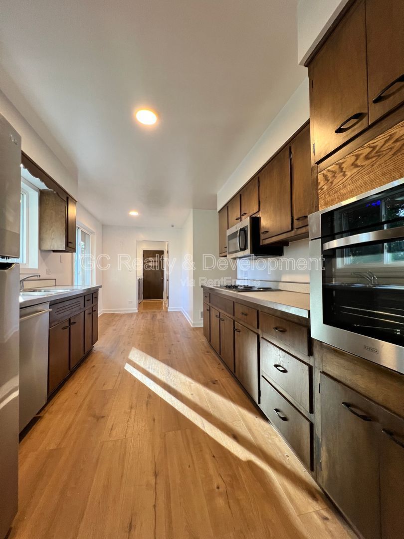 ***  COMING SOON 4/15/26! / 1/2 ACRE LOT / HUGE LIVABLE BASEMENT / STAINLESS APPL / 3BDRM-2BTH *** property image