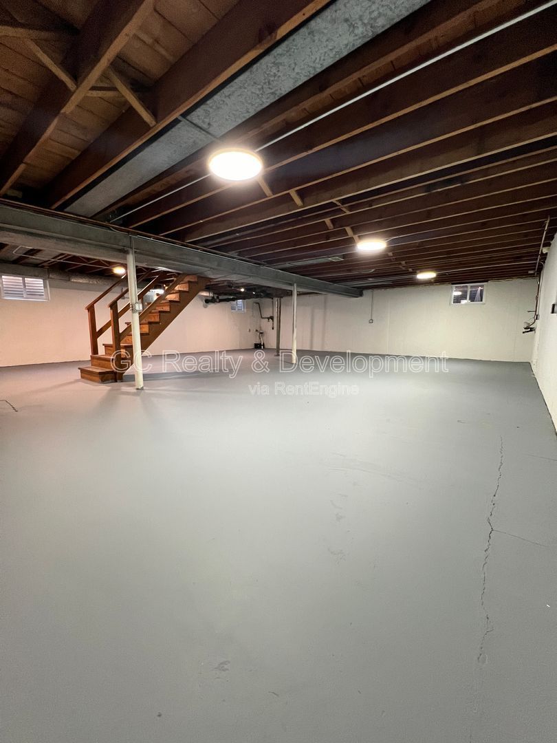 ***  COMING SOON 4/15/26! / 1/2 ACRE LOT / HUGE LIVABLE BASEMENT / STAINLESS APPL / 3BDRM-2BTH *** property image